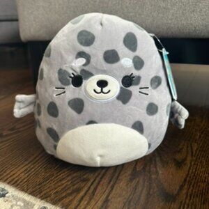 8" Isis squishmallow